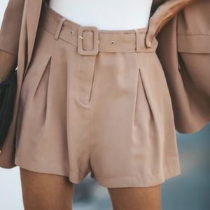 Smith Pocketed Belted Shorts - Small